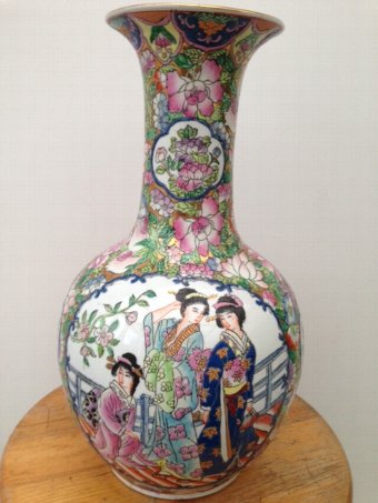 Antique An excellent look late 19th early 20th century Chinese export vase 35cm in height.