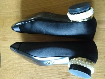 Antique CHANEL - RARE! 14C Black/Navy Silk shoes, Gold and pearl heel detail, FR 38, BNIB