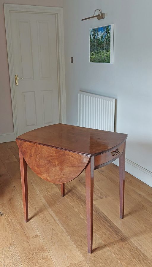 Antique Late Georgian Mahogany Pembroke Table with Oval Top