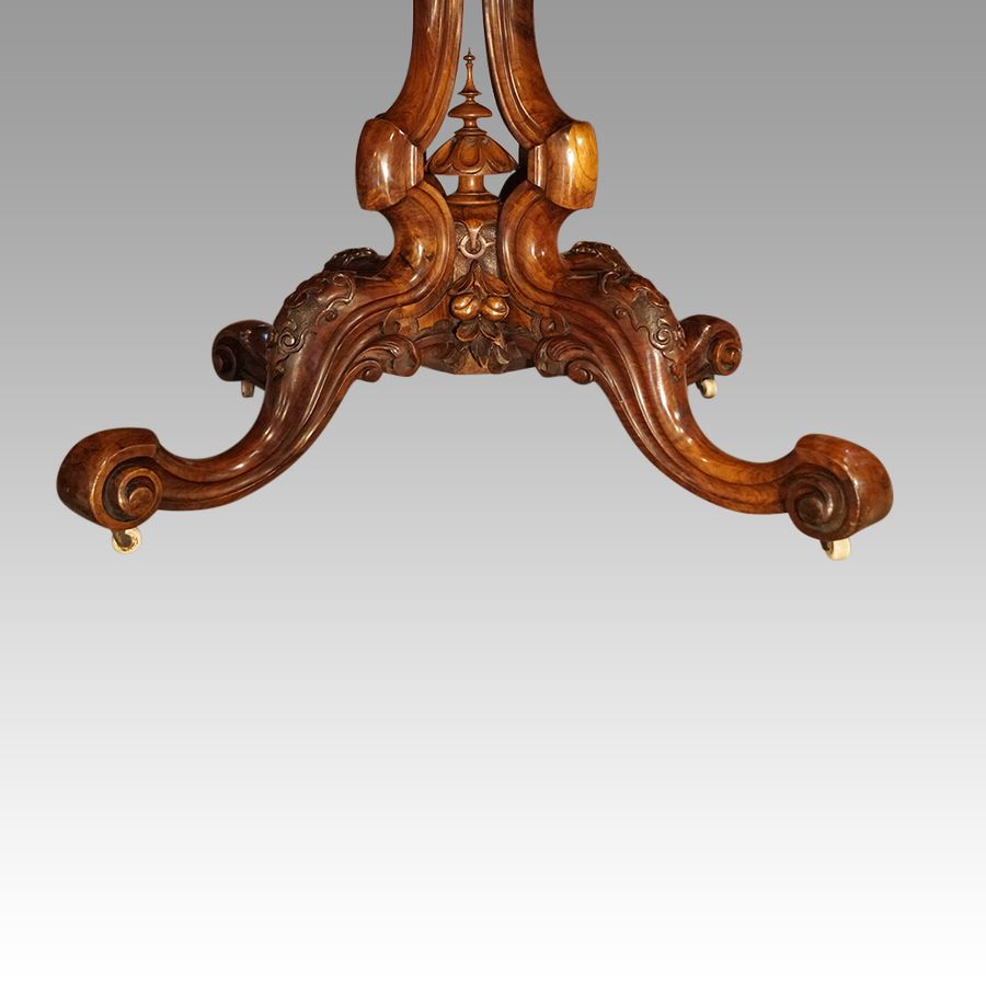Antique Victorian shaped walnut loo table
