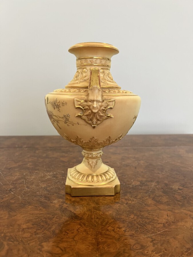 Antique Fine quality Royal Worcester vase 
