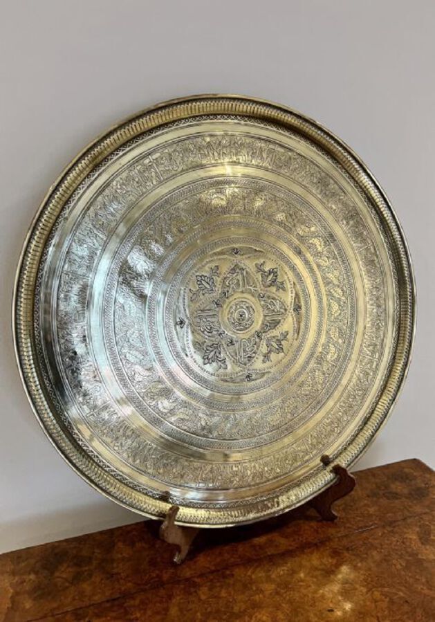 Antique LARGE ANTIQUE VICTORIAN QUALITY ENGRAVED CIRCULAR MIXED METAL TRAY