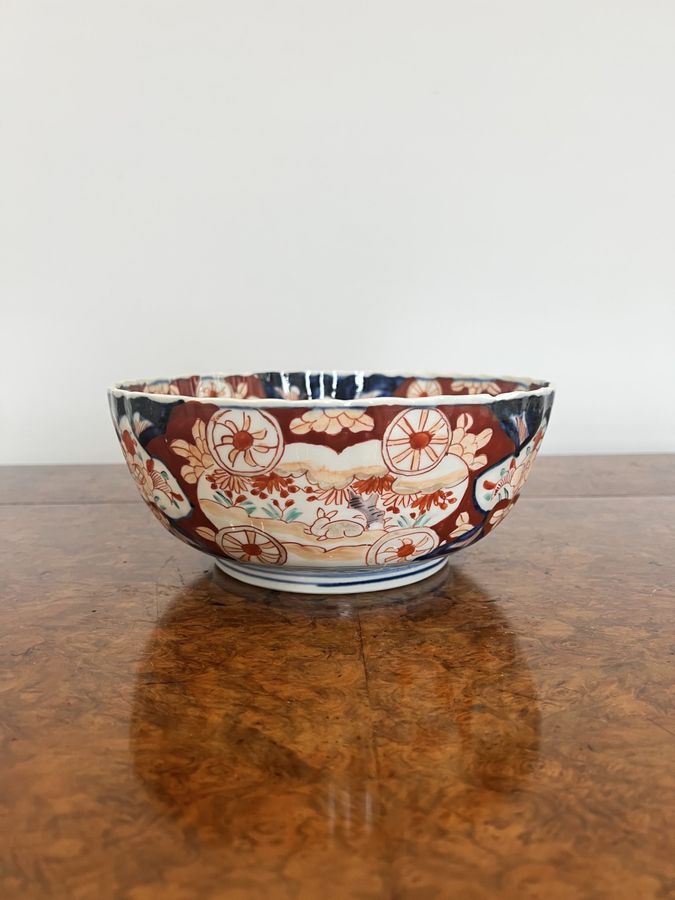 Lovely antique Japanese imari bowl with a scallop shaped edge