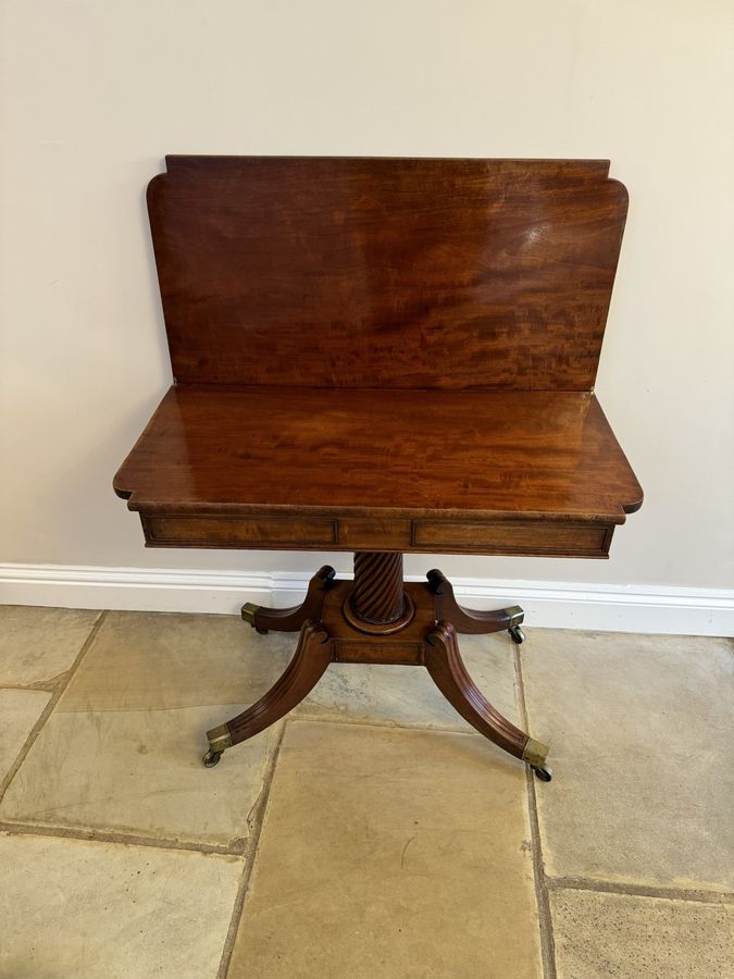 Antique Fine quality antique regency mahogany tea table