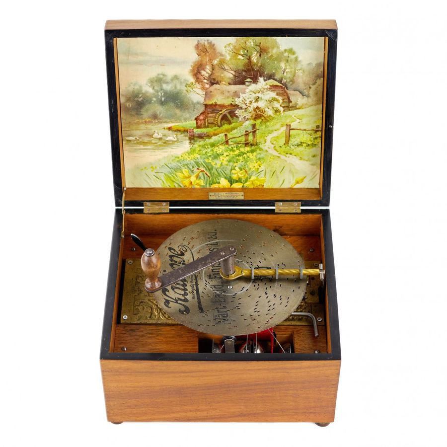 Antique Robert Wachtler. Disk, music box of the 19th century, with bells and sixty records.