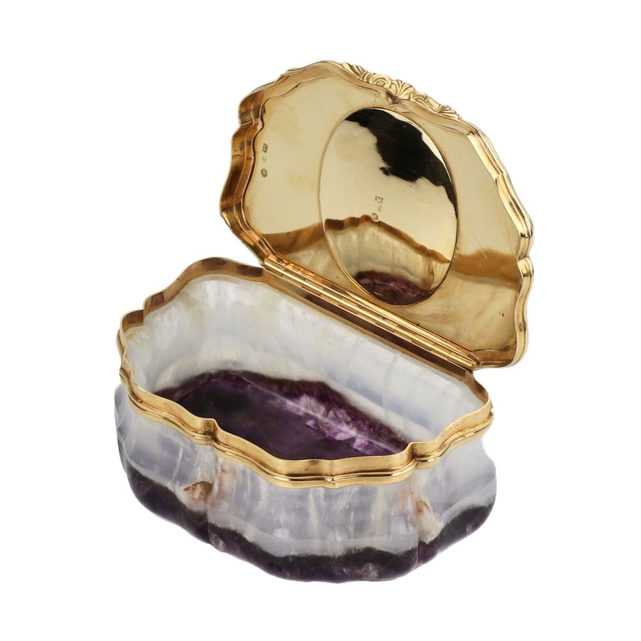 Antique Unique snuff box made of solid amethyst with gold. I. Keibel, St. Petersburg, 19th century.