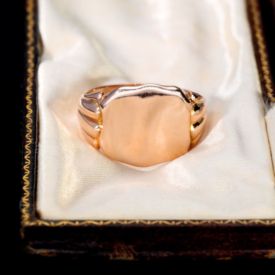 The Antique 1915 9ct Gold Shield Signet Ring