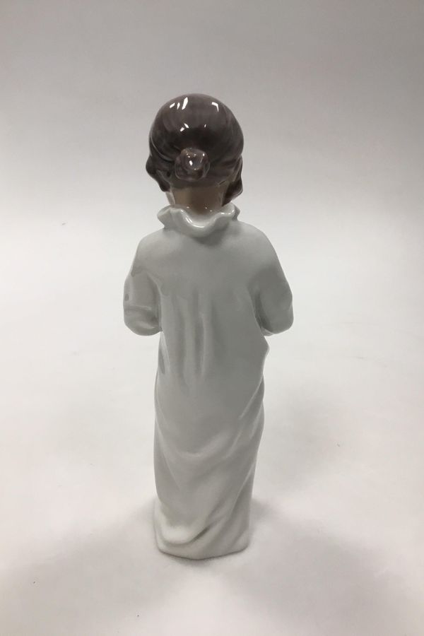 Antique Bing and Grondahl Figurine Girl in Nightgown No 1624