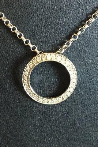 Antique Chain in 14K. White gold with round pendant with 30 small stones