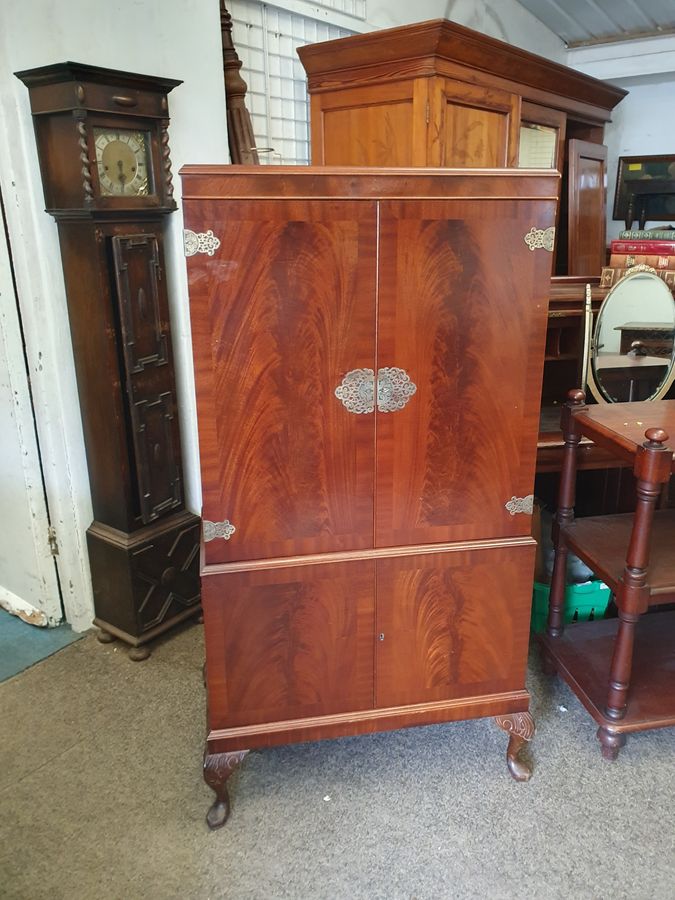 Good Antique Style 1940's Cocktail Drinks Cabinet