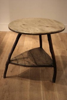 A rustic and primitive C19th cricket table