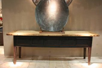 An C18th Spanish chestnut dressercentre table