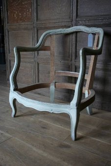 A curvaceous 1930s boudoir chair