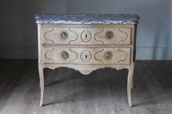 An elegant C18th French serpentine commode