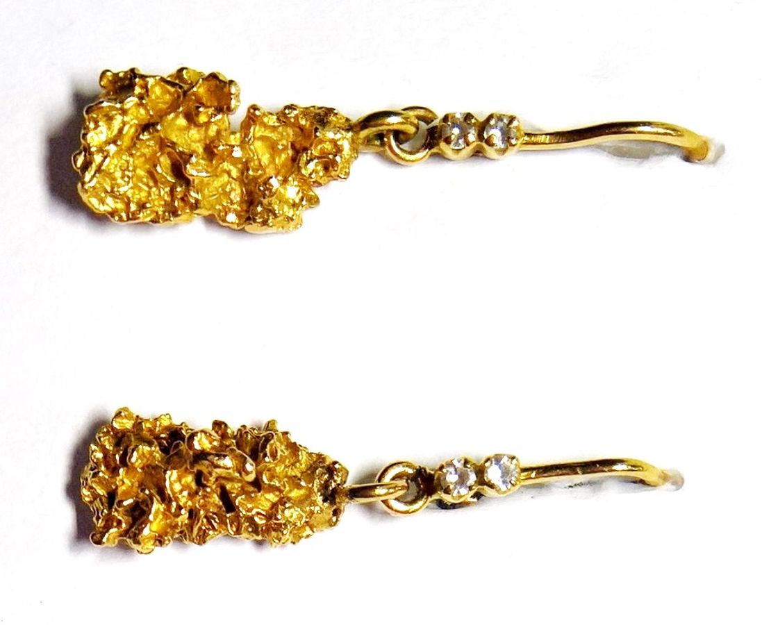 N653A Gold nugget earrings