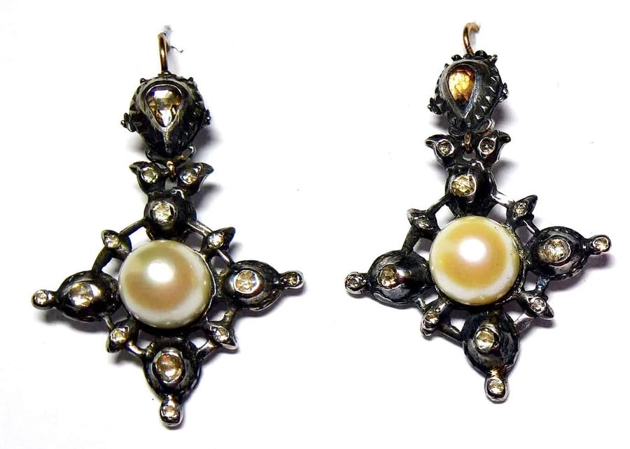 Pearl and rose-diamond earrings  N639A