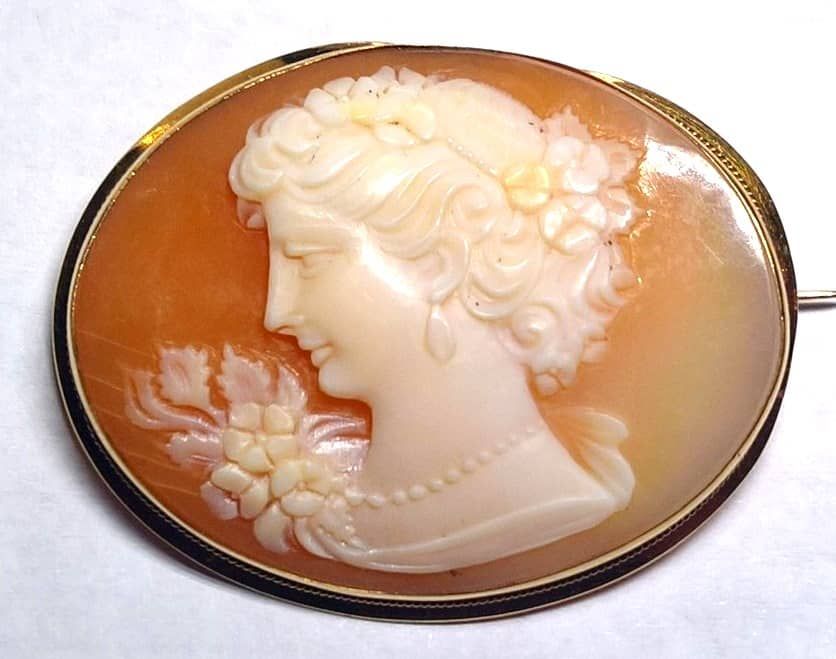 Shell cameo of Flora N602A