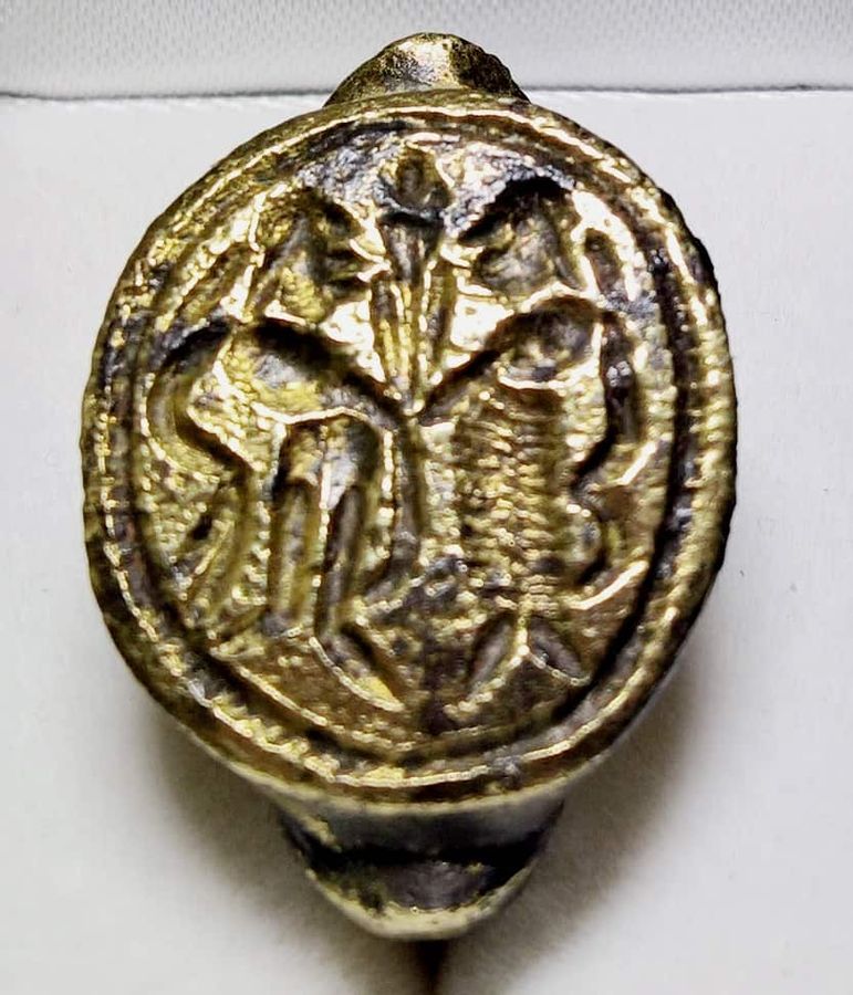 Roman gilt-bronze ring N606A