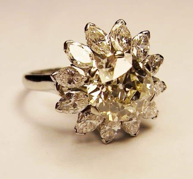 A Light-fancy-yellow diamond cluster ring N214A