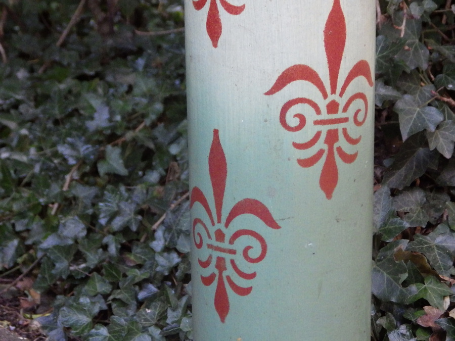 Antique DECORATIVE GOTHIC Hand Painted Wooden Column VASE STAND