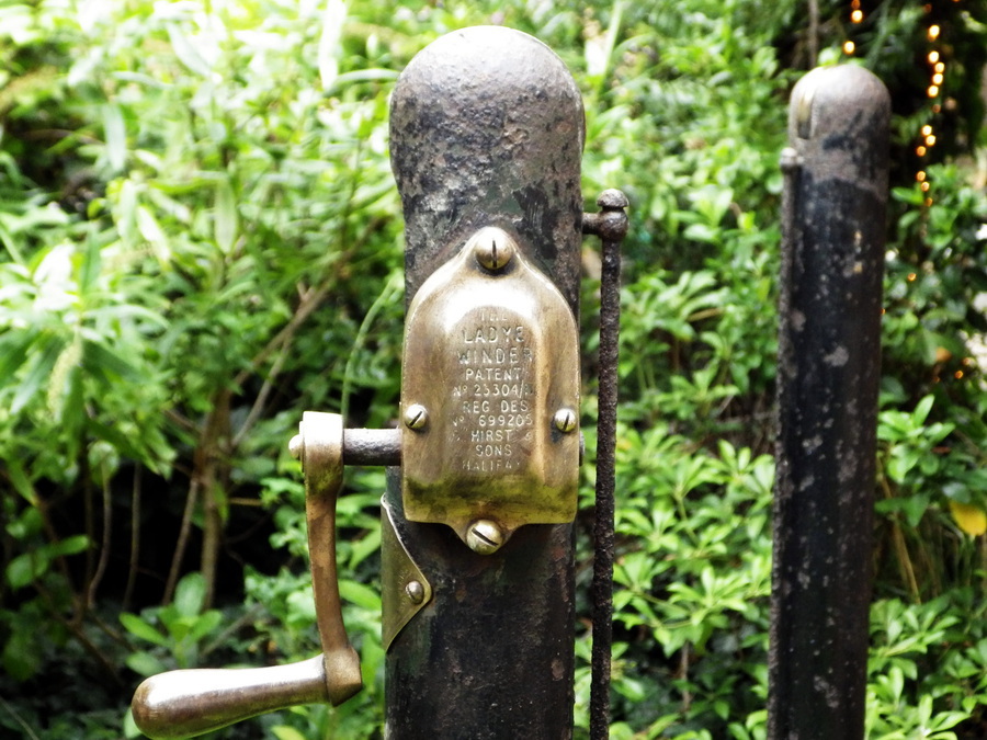 Antique LADYE WINDER Vintage Tennis Net Posts with Ducks Feet B HIRST & SONS HALIFAX