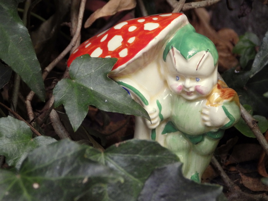 Antique CLARICE CLIFF 1930s Nursery Ware TOADSTOOL PIXIE