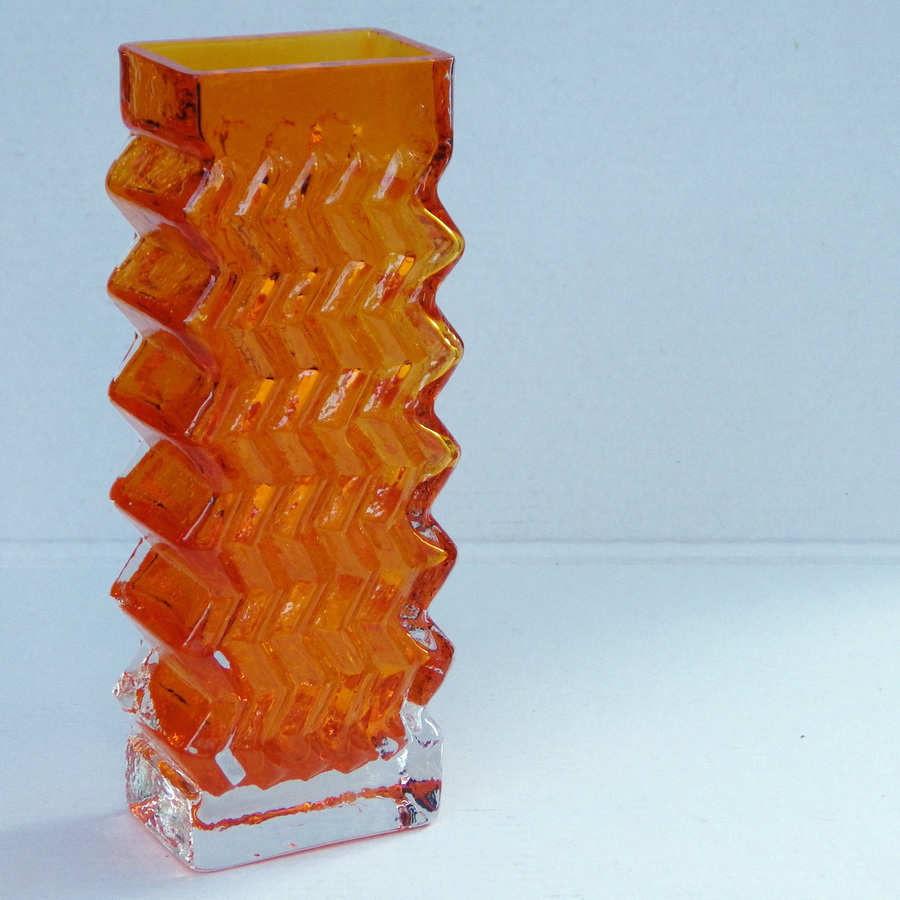 Antique WHITEFRIARS GLASS WORKS Geoffrey Baxter Design 9761 Tangerine ZIGZAG VASE