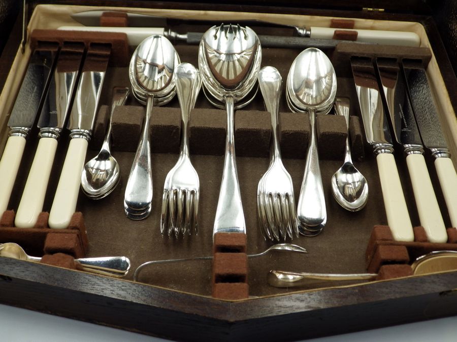 Antique FINE QUALITY 1920s Vintage Silver Plated OAK CANTEEN OF CUTLERY