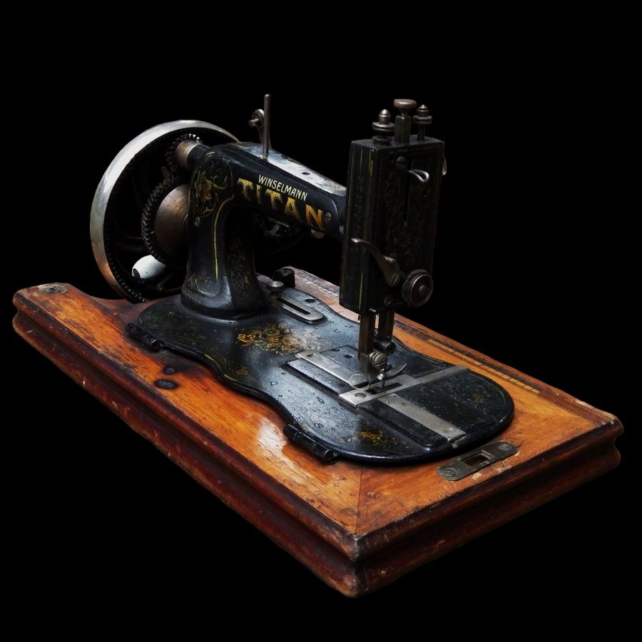 Antique WINSELMANN Titan Early 1900s Antique Hand Crank SEWING MACHINE