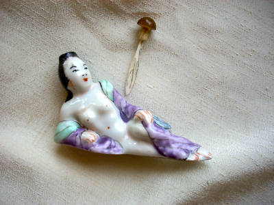 ANTIQUE CHINESE EROTIC COURTESAN SNUFF BOTTLE