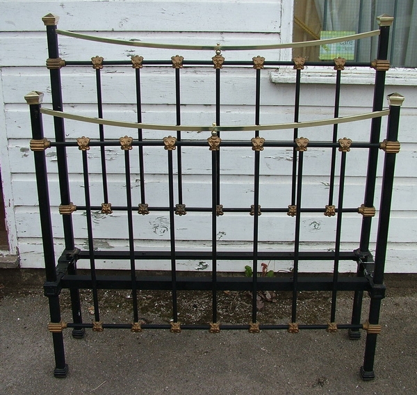 Antique EDWARDIAN 4 FOOT BRASS AND IRON BED B423