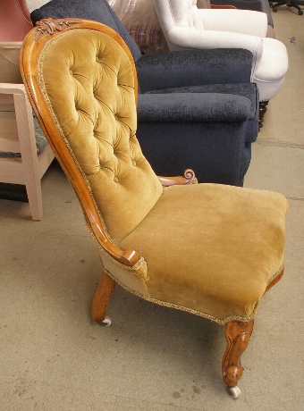 Antique Victorian Ladies/nursing deep buttoned chair