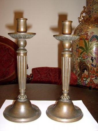 A PAIR OF BRONZE CANDLESTICKS 