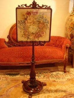 WILLIAM IV ROSEWOOD POLE SCREEN C1830-37 