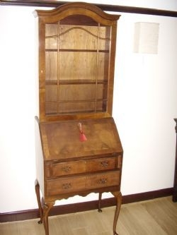 C1910-20 MAHOGANY BUREAUX BOOKCASE ON QUEEN ANNE LEGS 