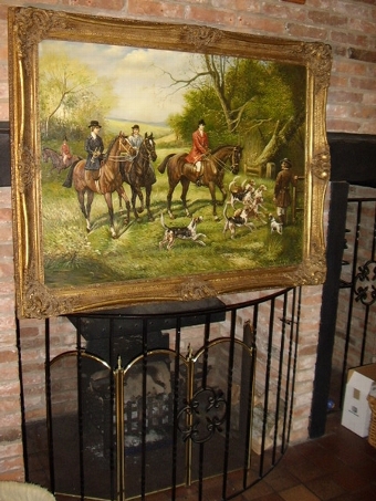 A LARGE QUALITY HUNTING OIL PAINTING ON CANVAS WITH HOUNDS IN BEAUTIFUL GILT FRAME MEASURING A MA...