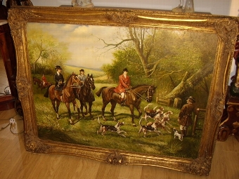 Antique A LARGE QUALITY HUNTING OIL PAINTING ON CANVAS WITH HOUNDS IN BEAUTIFUL GILT FRAME MEASURING A MASSIVE  4.FT 7   X  3.FT  7  INCHES