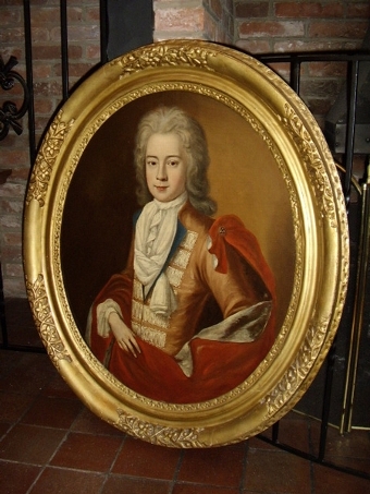 FINE 17TH CENTURY OIL PORTRAIT OF A YOUNG MAN & PRESENTED IN A PERIOD OVAL GILTWOOD FRAME C1695 &...