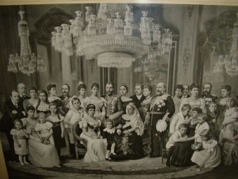 QUEEN VICTORIA'S ROYAL FAMILY PHOTOGRAPH  PRODUCED IN 1897 SHOWING HER EXTENDED FAMILY TREE WITH ...