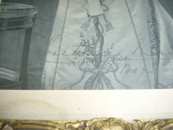 Antique ORIGINAL FIRST EDITION PHOTOGRAPH OF QUEEN MARY BEARING HER SIGNATURE AND DATE 1907 IN ORIGINAL PLASTER GILT FRAME