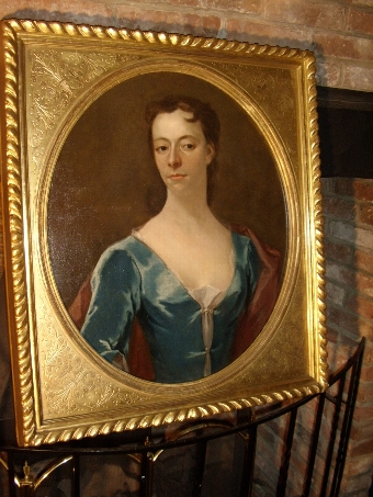 Antique FINE OIL PORTRAIT OF ELEGANT LADY CIRCLE OF SIR GODFREY KNELLER CIRCA 1690-1720 IN BEAUTIFUL GILT OVAL  FRAME