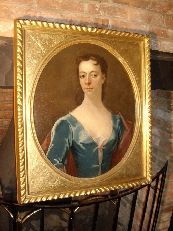 Antique FINE OIL PORTRAIT OF ELEGANT LADY CIRCLE OF SIR GODFREY KNELLER CIRCA 1690-1720 IN BEAUTIFUL GILT OVAL  FRAME