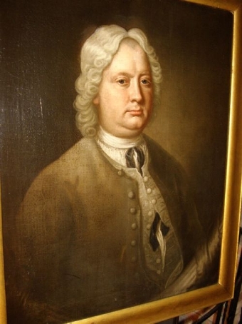 Antique 18TH CENTURY OIL PORTRAIT OF GENTLEMAN ENGLISH SCHOOL PAINTING ON CANVAS 35.5 X 29 INCHES C1720-1760