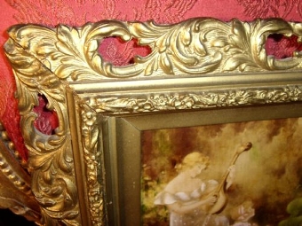 Antique 19TH CENTURY VICTORIAN GENRE OIL PAINTING OF MOTHER PLATING A MANDOLIN TO HER DAUGHTER & FRIENDS BEING PRESENTED IN THE ORIGINAL WOODEN PLASTER & GILT PIERCED FRAME 13.25 X 15.5 INCHES