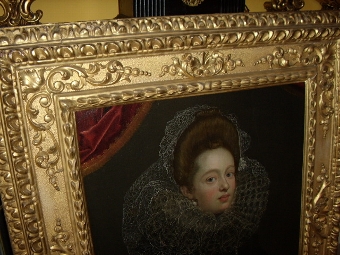 Antique FINE LATE 18TH CENTURY OIL PORTRAIT OF AN ELEGANT ELIZABETHAN LADY WEARING HER RUFF NECK COLLAR PRESENTED IN A STUNNINGLY DECORATIVE HAND MADE PLASTER & GILT WOODEN FRAME SIZE 48 X 40 INCHES