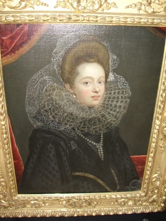 Antique FINE LATE 18TH CENTURY OIL PORTRAIT OF AN ELEGANT ELIZABETHAN LADY WEARING HER RUFF NECK COLLAR PRESENTED IN A STUNNINGLY DECORATIVE HAND MADE PLASTER & GILT WOODEN FRAME SIZE 48 X 40 INCHES