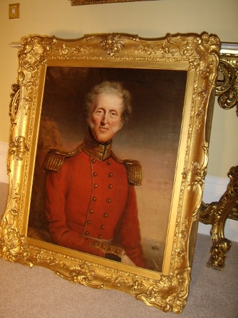 Antique EARLY 19TH CENTURY OIL PORTRAIT PAINTING OF A MAJOR GENERAL IN THE IRISH GUARDS WEARING HIS REDCOAT TUNIC WITH GOLD SHOULDER EPAULETTES (IN THE MANNER OF SIR THOMAS LAWRENCE)& PRESENTED IN ORIGINAL SWEPT FRAME 38 X 33 INCHES