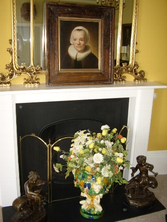 Antique LATE 18TH CENTURY DUTCH(FLEMISH)SCHOOL OIL PORTRAIT ON BOARD OF A LADY WEARING RUFF COLLAR & PRESENTED IN A HAND CRAFTED HEAVY OAK DISTRESSED FRAME 25 X 28 INS