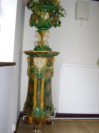 MAJOLICA STYLE TAUREEN PLANTER ON STAND