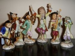 CONTINENTAL FACTORY MEISSEN STYLE MONKEY BAND MUSICIANS PLAYING WITH CONDUCTOR